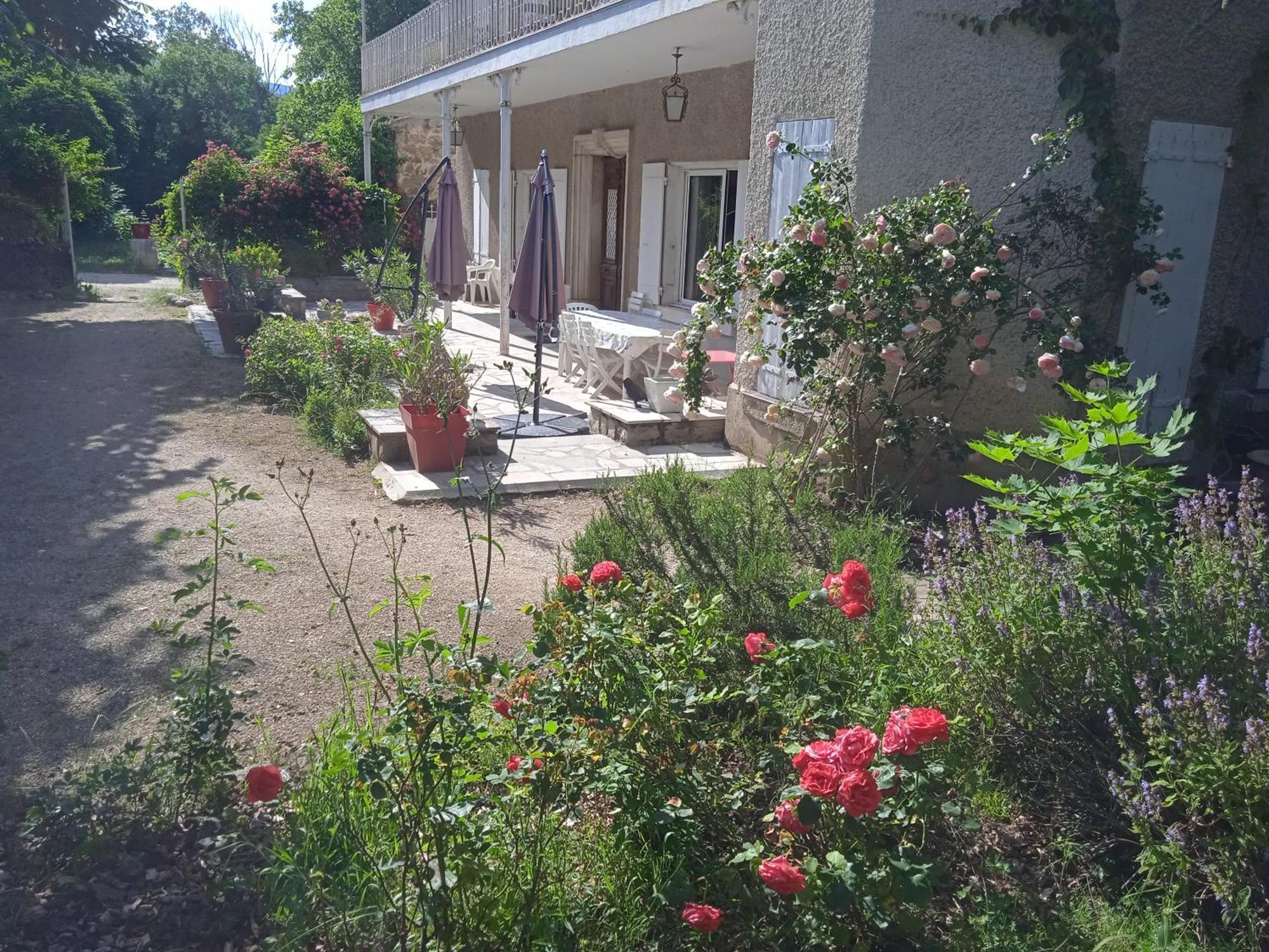 Maison Calme Avec Piscine Entouree De Son Parc Quintenas Exterior photo
